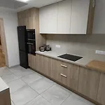La Vague - & Commerces - 3 - Rdc 100m2 *